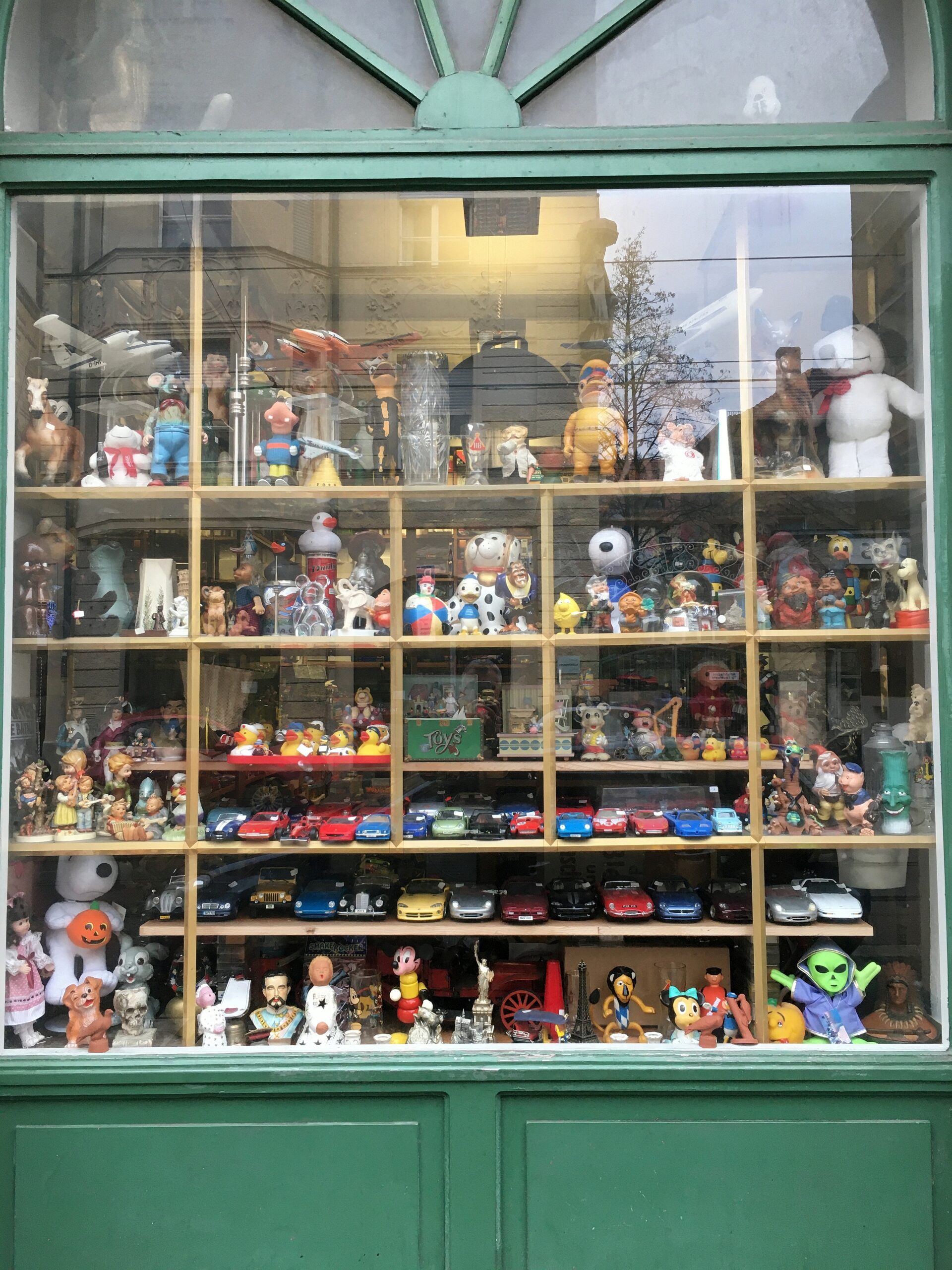 Collector Window Vehicle Display Set